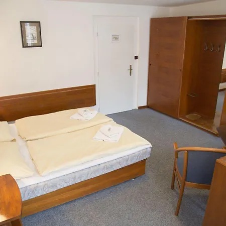 Lomnice Hotel & Restaurant Готель Шпіндлерув-Млин