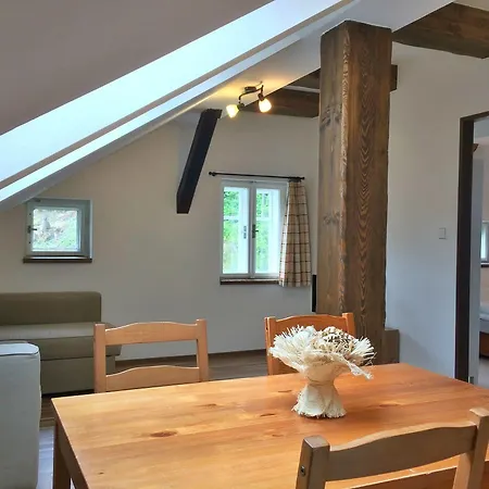 Lomnice Hotel & Restaurant ホテル 3*