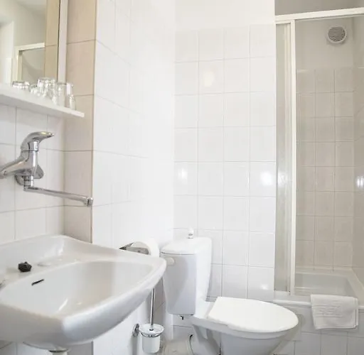 Готель Lomnice Hotel & Restaurant