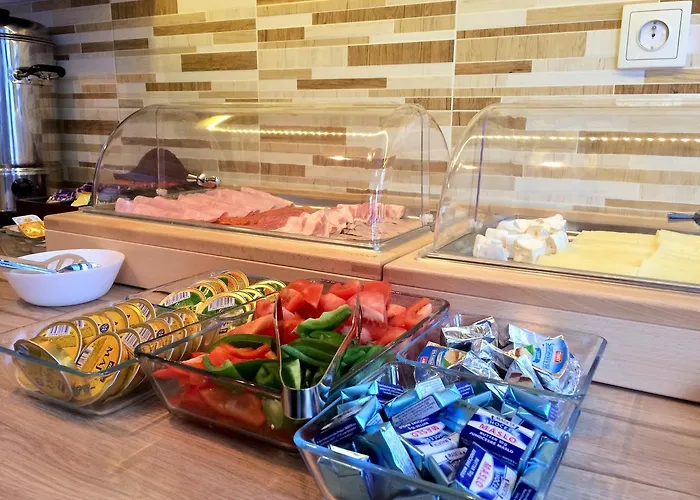 Lomnice Hotel & Restaurant فندق