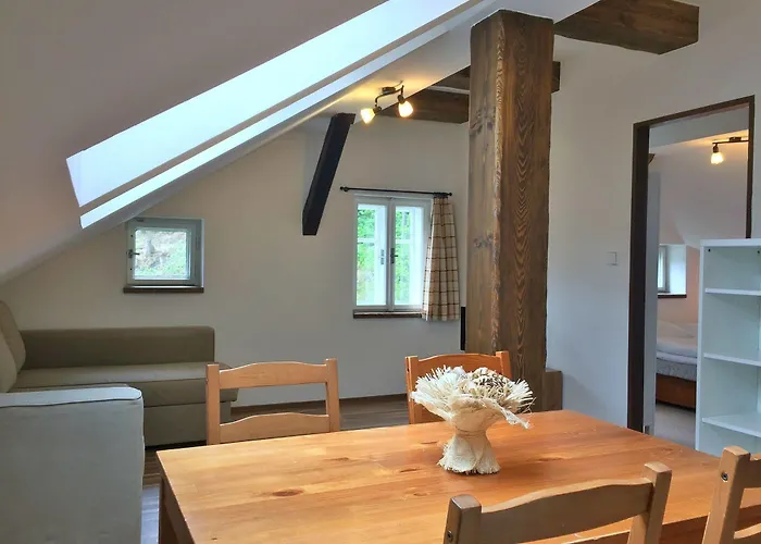 Lomnice Hotel & Restaurant Готель 3*